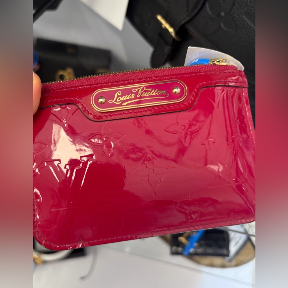 {SOLD}Louis Vuitton Pochette Clés Key in Red Monogram Vernis Patent Leather - Picture 3 of 15
